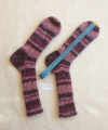 handgestrickte Socken braun altrosa lila Gr. 42/43
